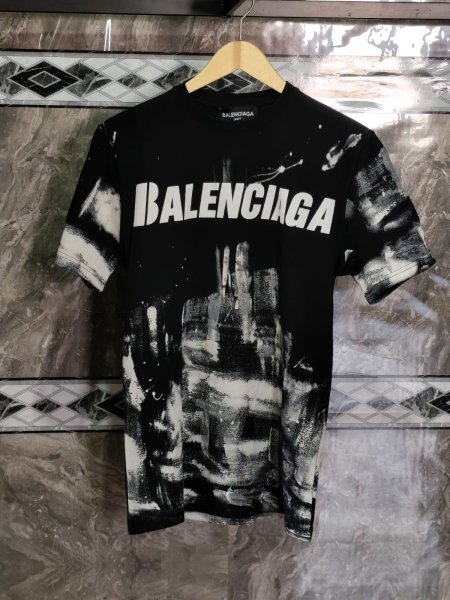 بلوز BALENCIAGA طباعة على الصدر وطباعة رسومات على كامل القطعة